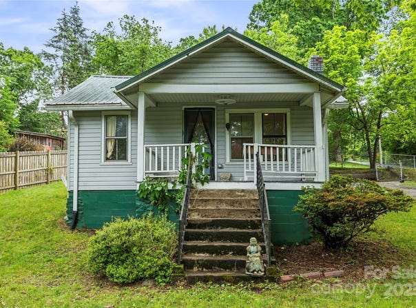 220 W College Street, Black Mountain, NC 28711