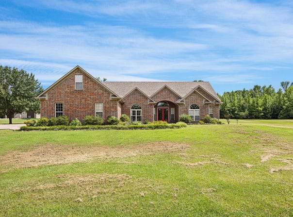 64 WILSON Cove, Morrilton, AR 72110-1556
