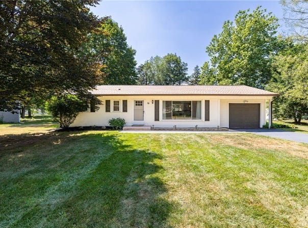 16 Crossfield Rd, Perinton, NY 14450