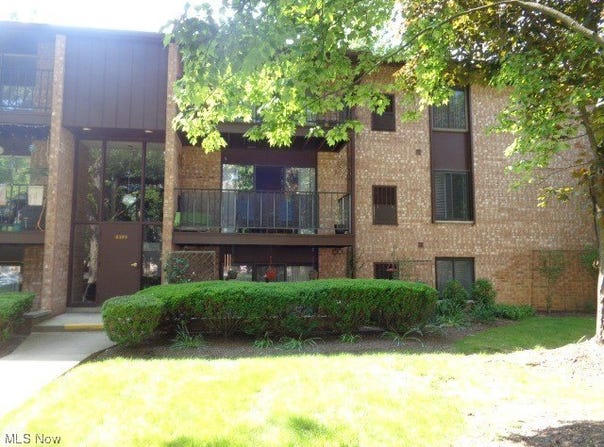 16395 Heather Lane unit: 201, Middleburg Heights, OH 44130