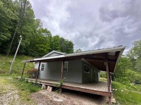 83 Smith Branch Rd, Wayne, WV 25570