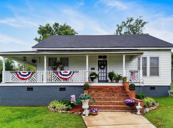 15 S Greenwood Avenue, Ware Shoals, SC 29629