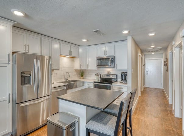 104 Cove E, Horseshoe Bay, TX 78657