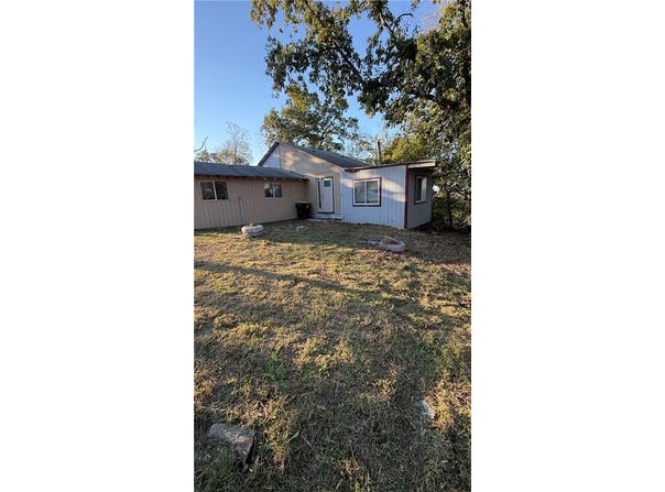 8202 E Shady Tree Lane, Freeman, MO 64746
