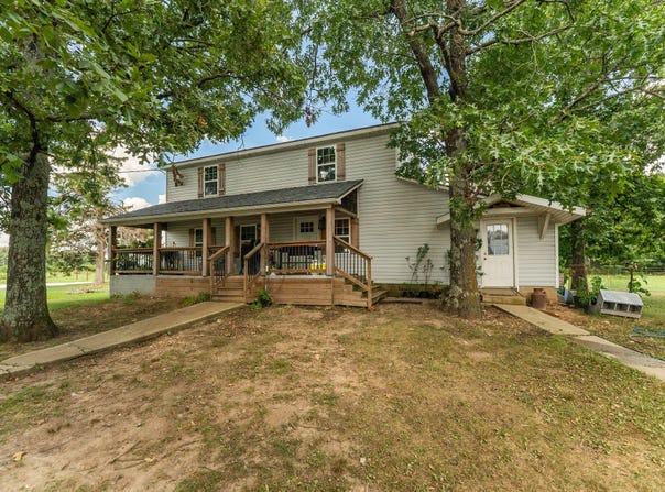 1311 W Clinton Avenue, Seymour, MO 65746