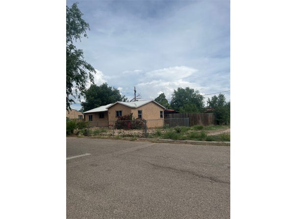 514 Roman Drive E, Espanola, NM 87532