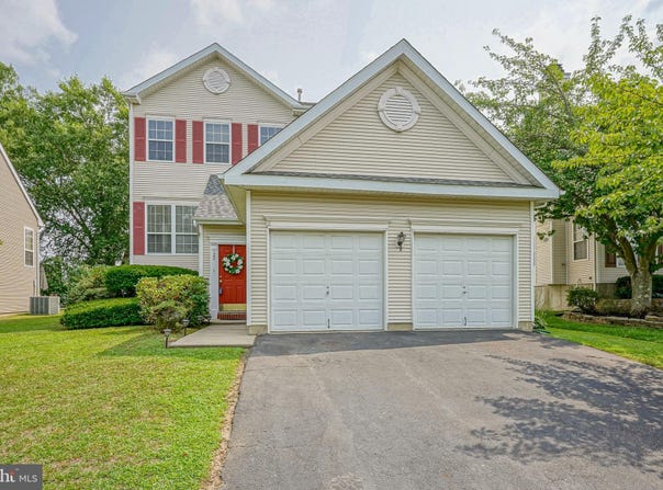 120 ARROWHEAD DRIVE, BURLINGTON, NJ 08016