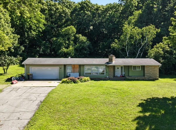 809 Holmen Dr, Holmen, WI 54636