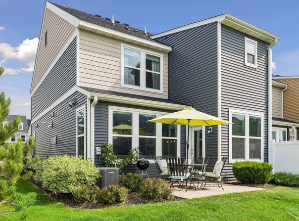 18477 60th Avenue N, Plymouth, MN 55446