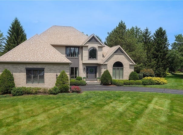 196 Chisholm Court, Aurora, OH 44202