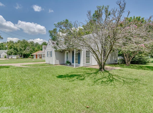 1001 Twin Pine Lane, Pearl, MS 39208