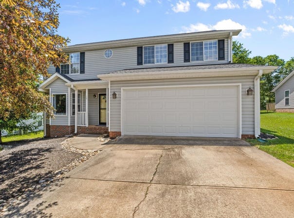 15 Michell Drive, Taylors, SC 29687