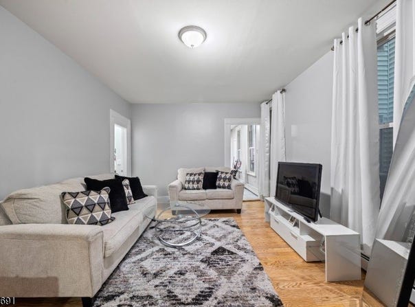 718 E 18Th St, Paterson City, NJ 07501-2332