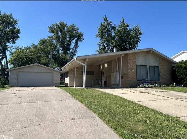 10 W Olive Street, Marshalltown, IA 50158