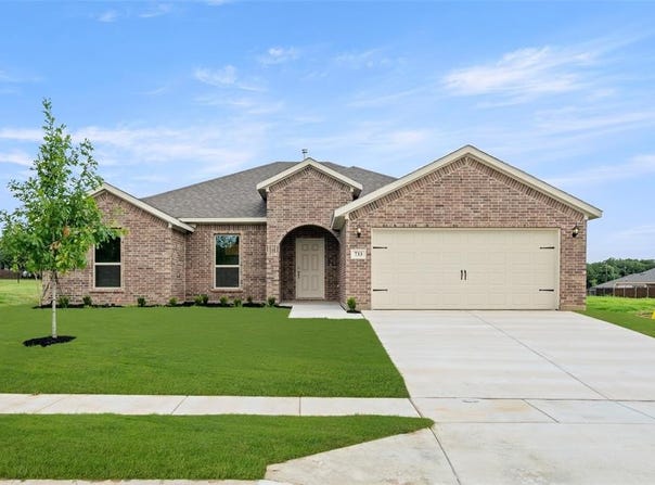 733 Stone Eagle Drive, Azle, TX 76020