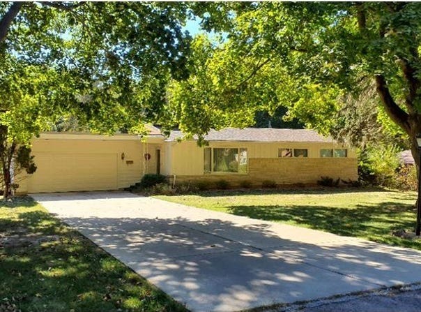 1541 LA CRESTA, FREEPORT, IL 61032