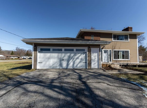 2251 E Stewart Road, Midland, MI 48640