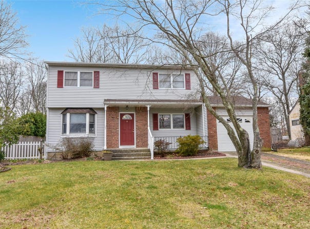 56 Colony Road, Port Jefferson Station, NY 11776
