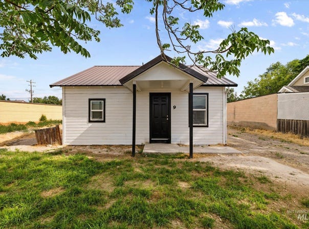 9 E Owyhee Ave, Homedale, ID 83628