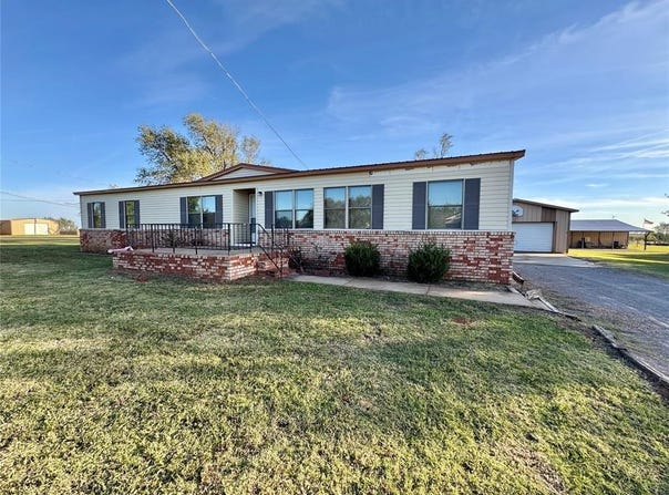406 E 10 Street, Leedey, OK 73654