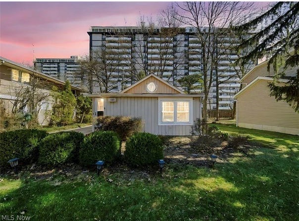 101 E 238th Street, Cleveland, OH 44123