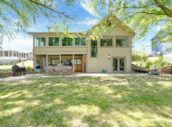 108 Waterside Cir, Council Grove, KS 66846