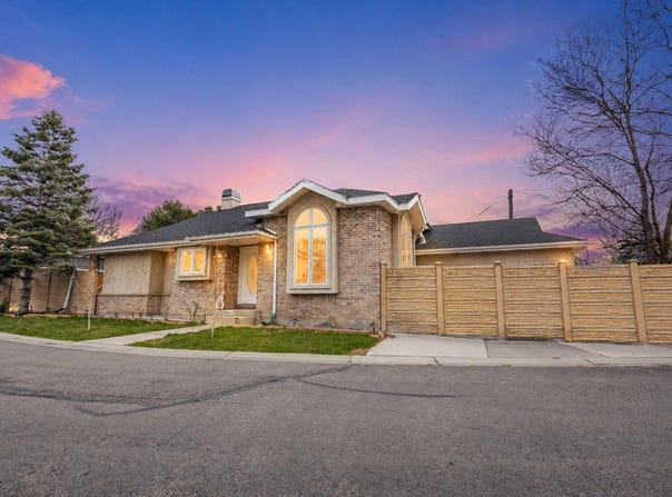 1522 E AMBLEWOOD Ln, Millcreek, UT 84124