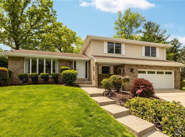 2428 Park Manor Dr, McKeesport, PA 15132