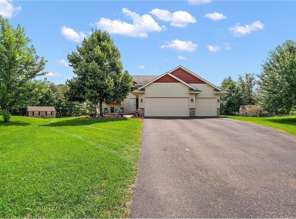 1048 152nd Lane NW, Andover, MN 55304