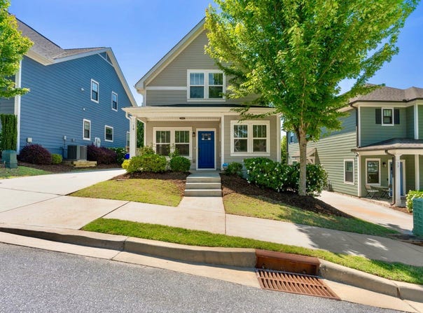 14 Greenridge Dr, Greenville, SC 29607