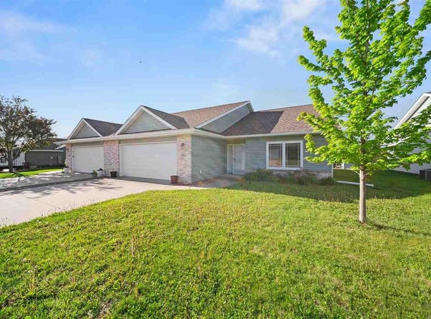531 Bear Dr, Tiffin, IA 52340
