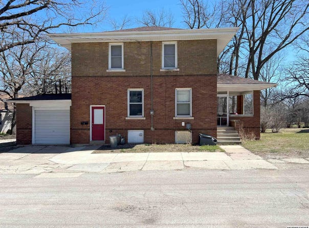 5 Willow Dr, MASON CITY, IA 50401