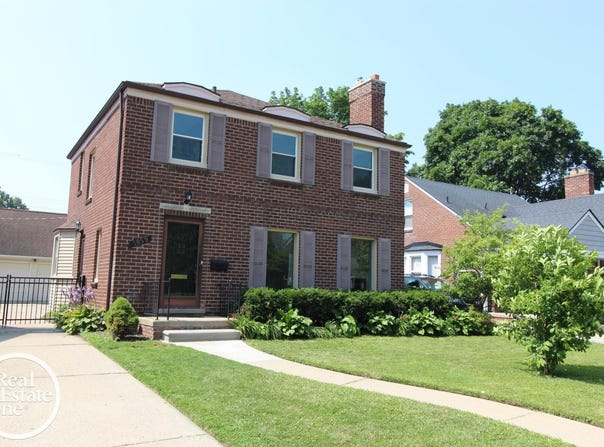 1859 Country Club, Grosse Pointe Woods, MI 48236