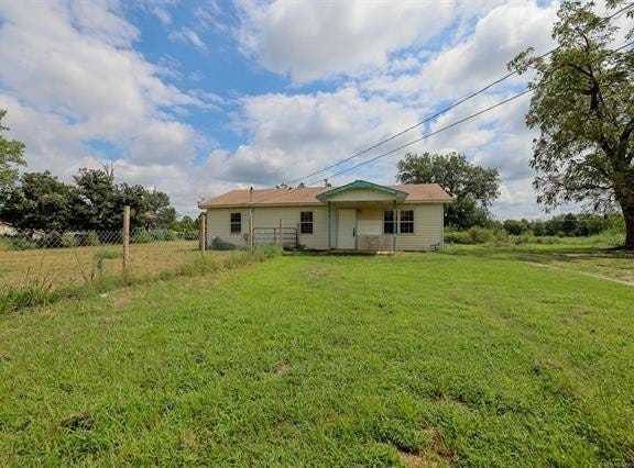 1421 S Cedar Street, Bristow, OK 74010