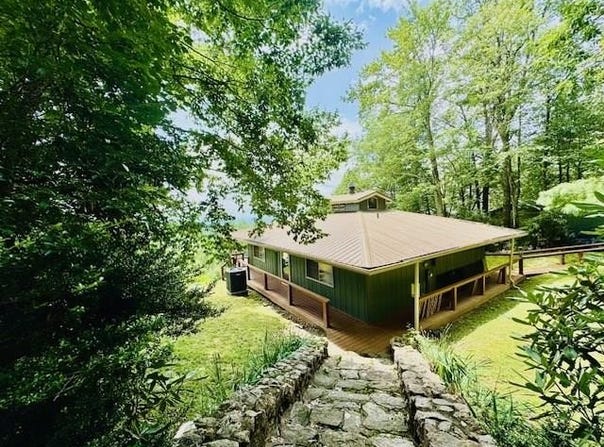 179 Dogwood Trl, Hillsville, VA 24343