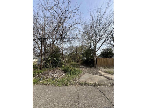 323 Delphine St, Baton Rouge, LA 70806