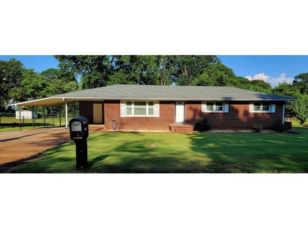 120 River Dr, Tuscumbia, AL 35674