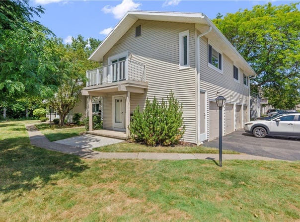473 Eastbrooke Lane, Brighton, NY 14618