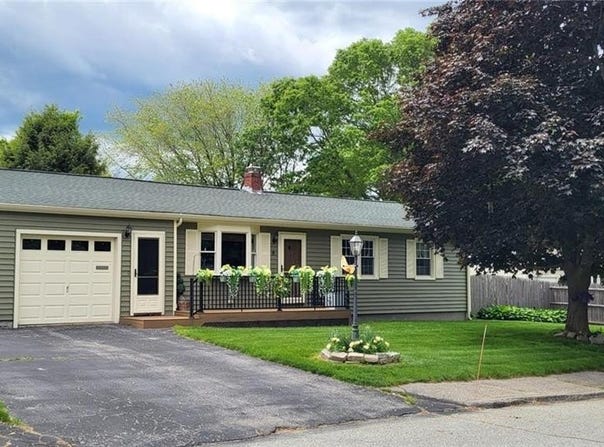 6 Colonial Road, Coventry, RI 02816