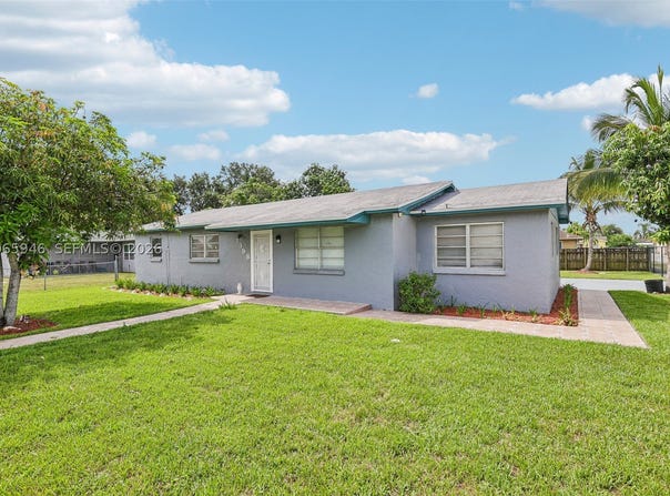 3398 NW 212th St, Miami Gardens, FL 33056