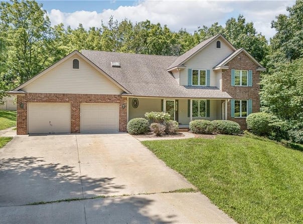 2504 N Leonard Road, St Joseph, MO 64506