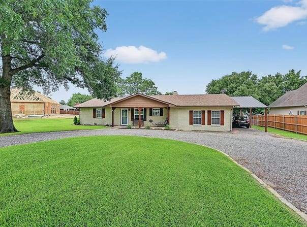 126 Pawnee Trail, Lake Kiowa, TX 76240