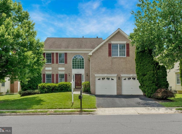 10857 HUNTER GATE WAY, RESTON, VA 20194