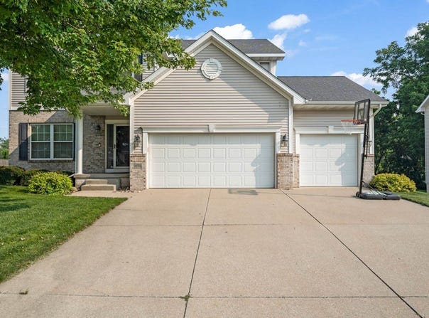 12319 Townsend Avenue, Urbandale, IA 50323