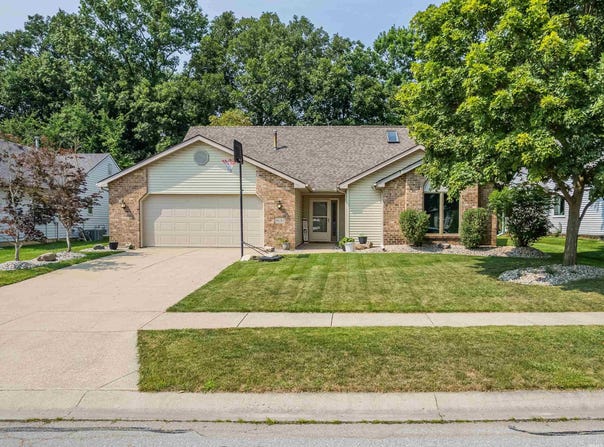 8630 Spring Forest Drive, Fort Wayne, IN 46804-6439