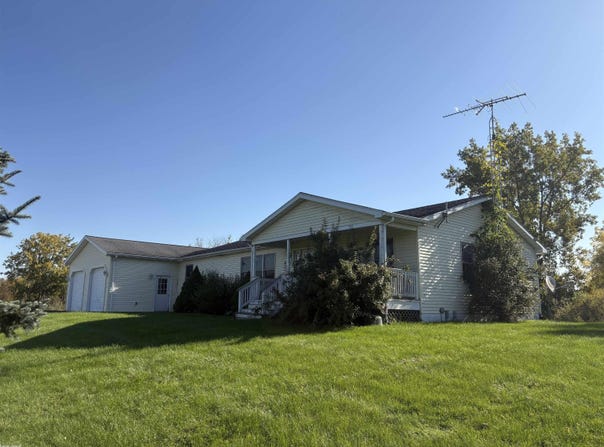 9700 Sharp Road, Clifford, MI 48727