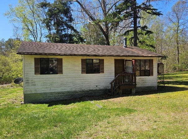 171 Gregory Family Road, New Canton, VA 23123