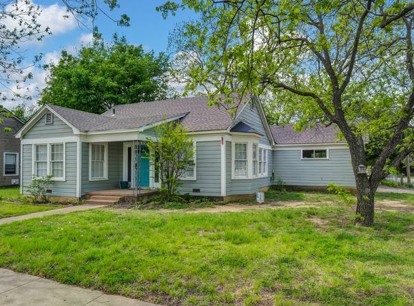 1715 N Oak Avenue, Mineral Wells, TX 76067
