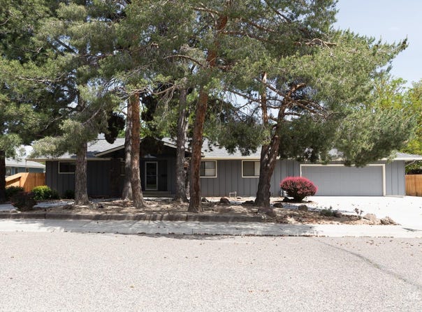282 NW 16th St, Ontario, OR 97914