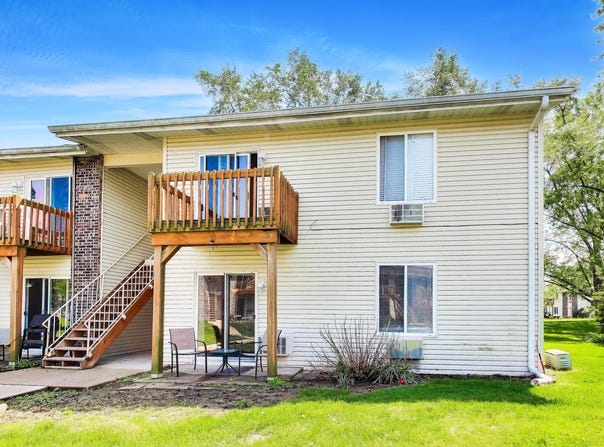 2400 LIGHT Road, Oswego, IL 60543
